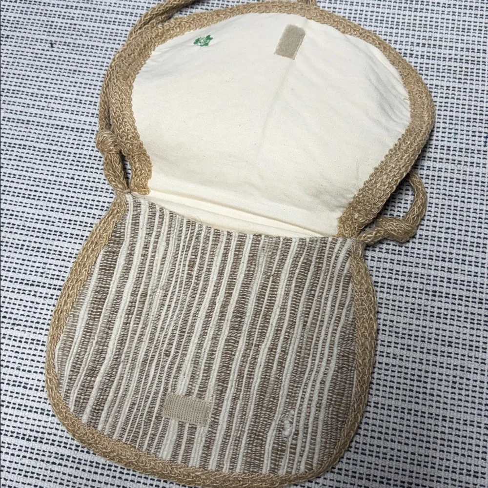 Stylish Tan and Cream Woven natural Shoulder Bag - Picture 4 of 8